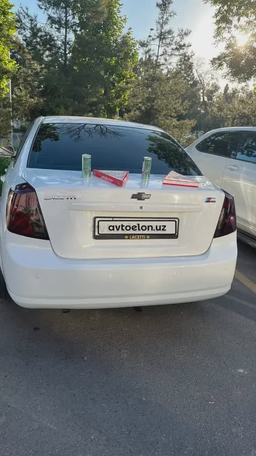 Chevrolet Lacetti, 1 позиция 2010 — 2