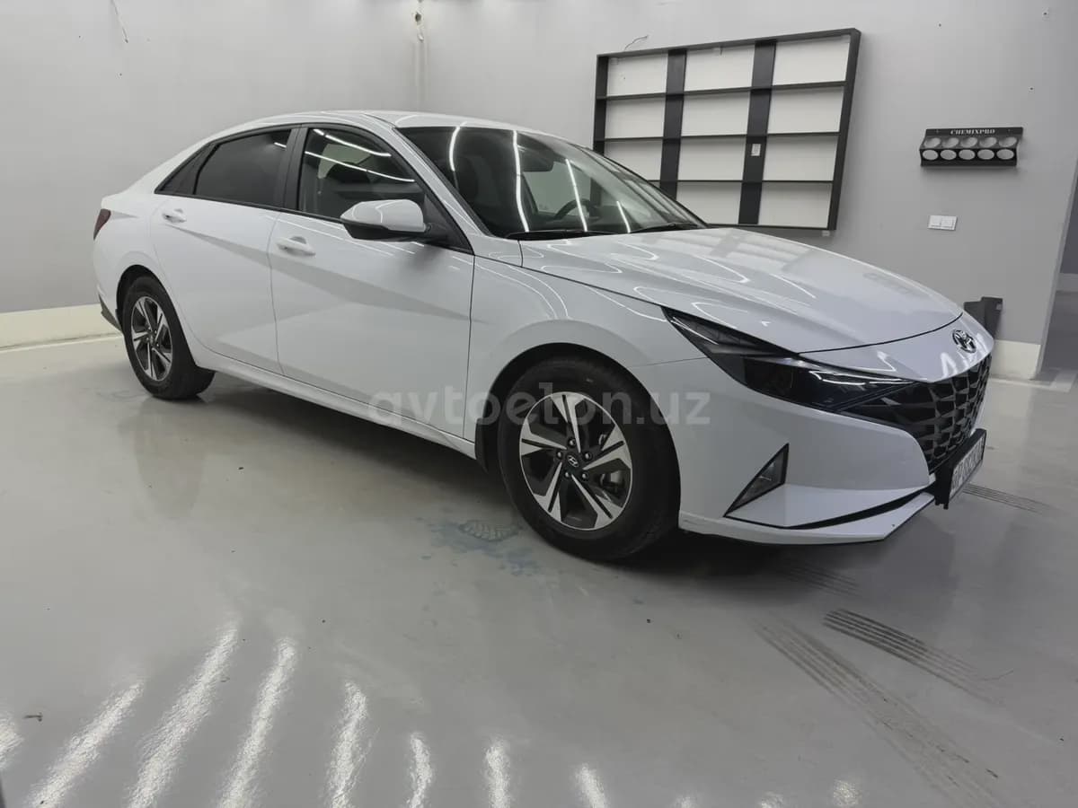 Hyundai Elantra 2022 — 2