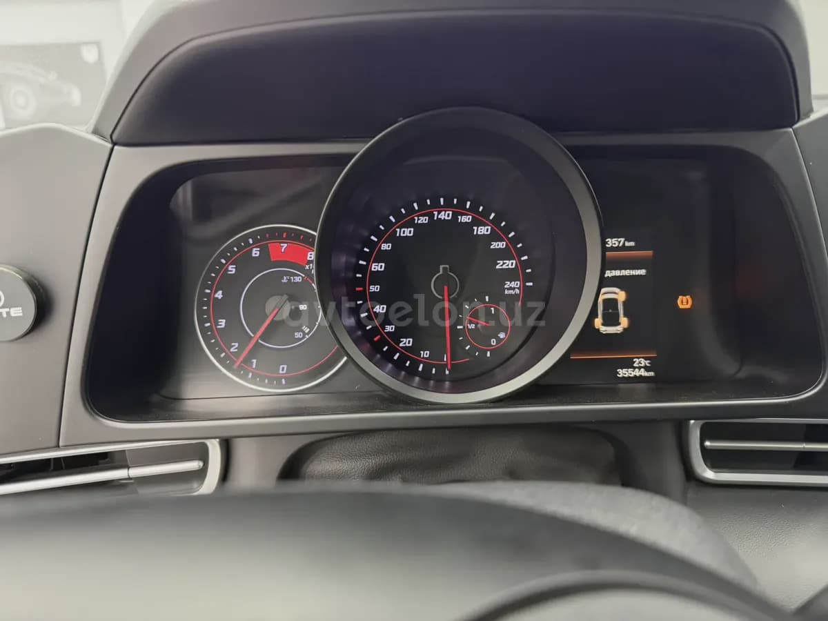 Hyundai Elantra 2022 — 4