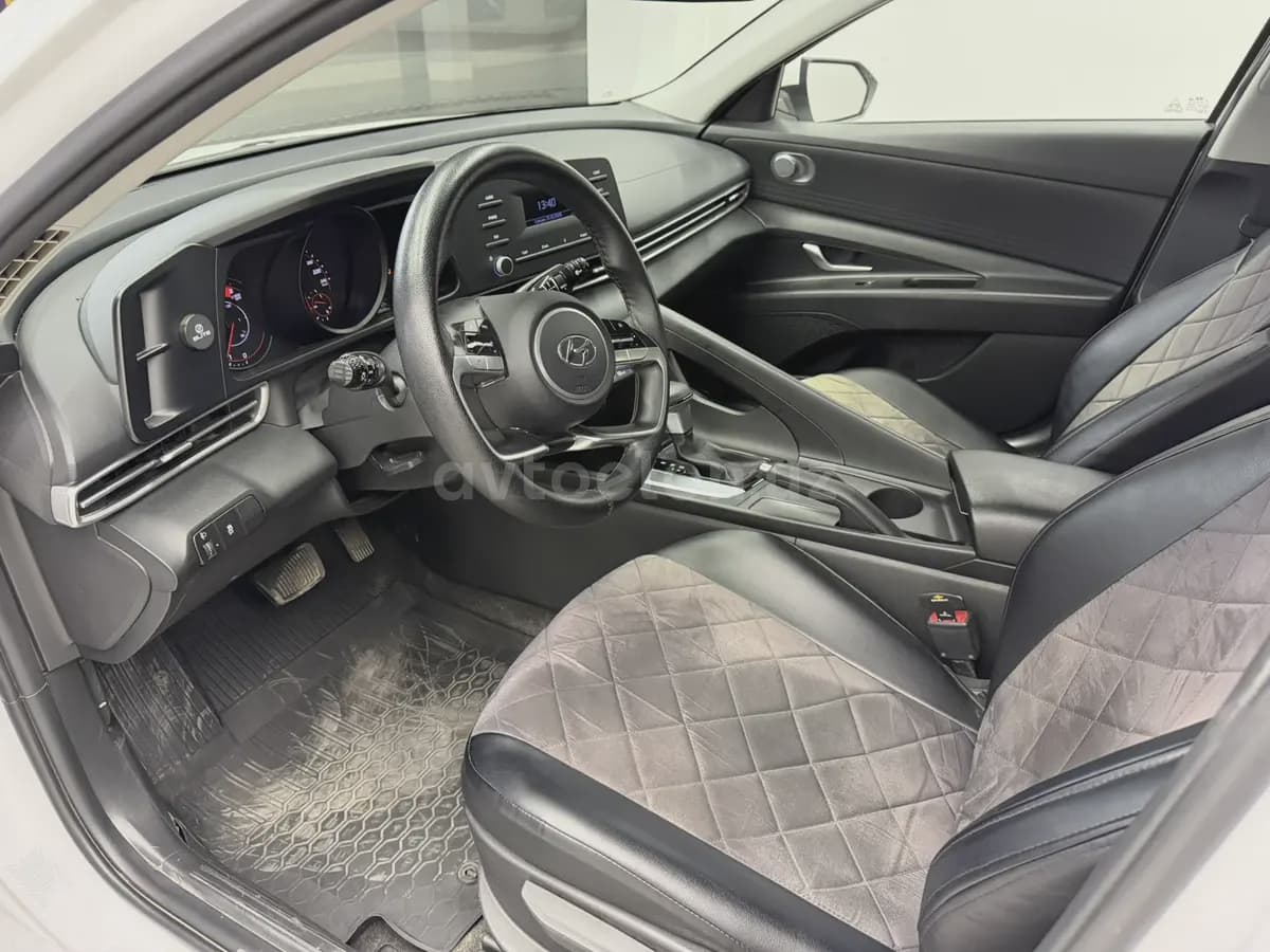 Hyundai Elantra 2022 — 5