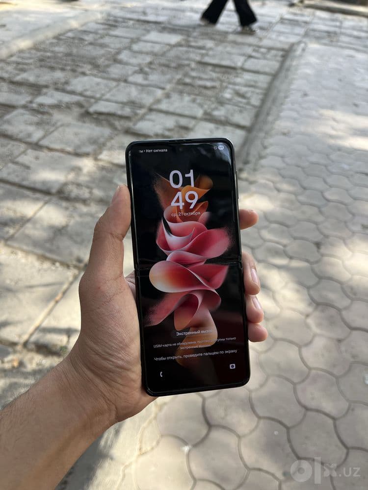 Samsung Z Flip 3 — 3