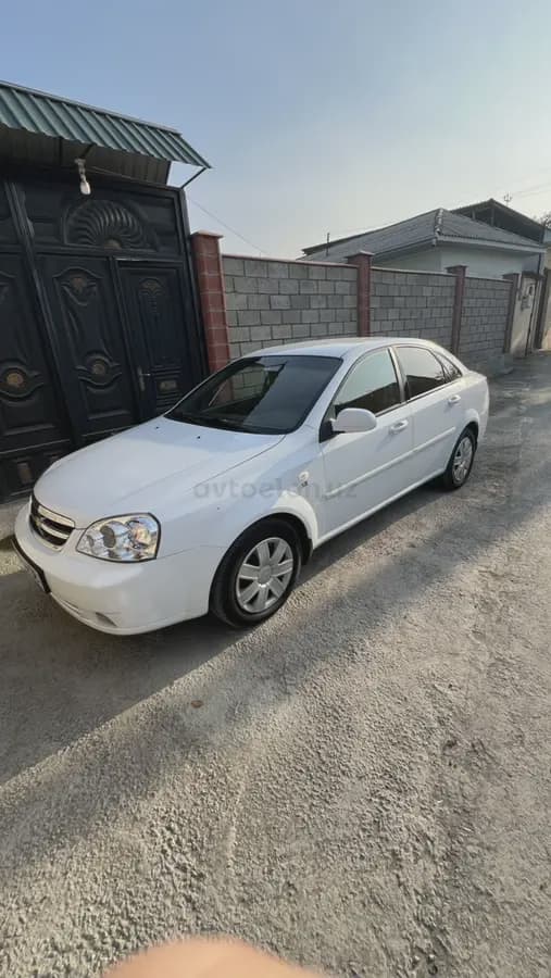 Chevrolet Lacetti, 1 позиция Газ-бензин 2011 — 3