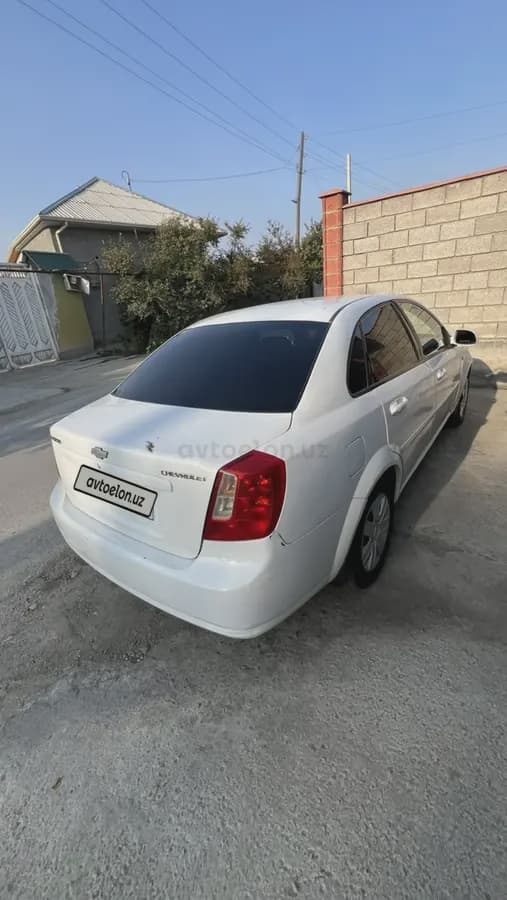 Chevrolet Lacetti, 1 позиция Газ-бензин 2011 — 4