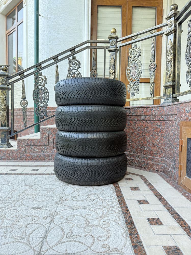 Michelin balon sotiladi 235/55/19 — 1