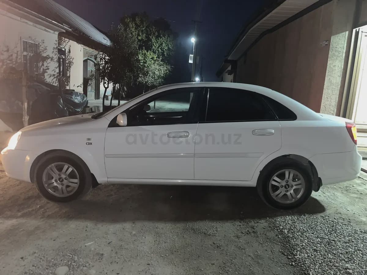 Chevrolet Lacetti, 2 позиция 2012 — 2