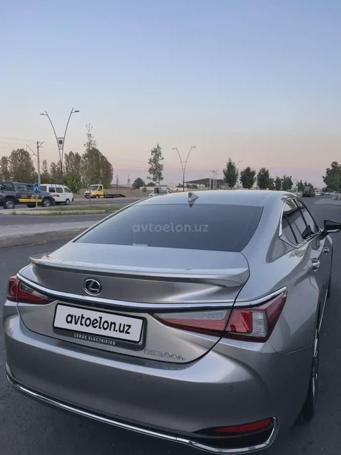 Lexus ES 300 2025 — 3