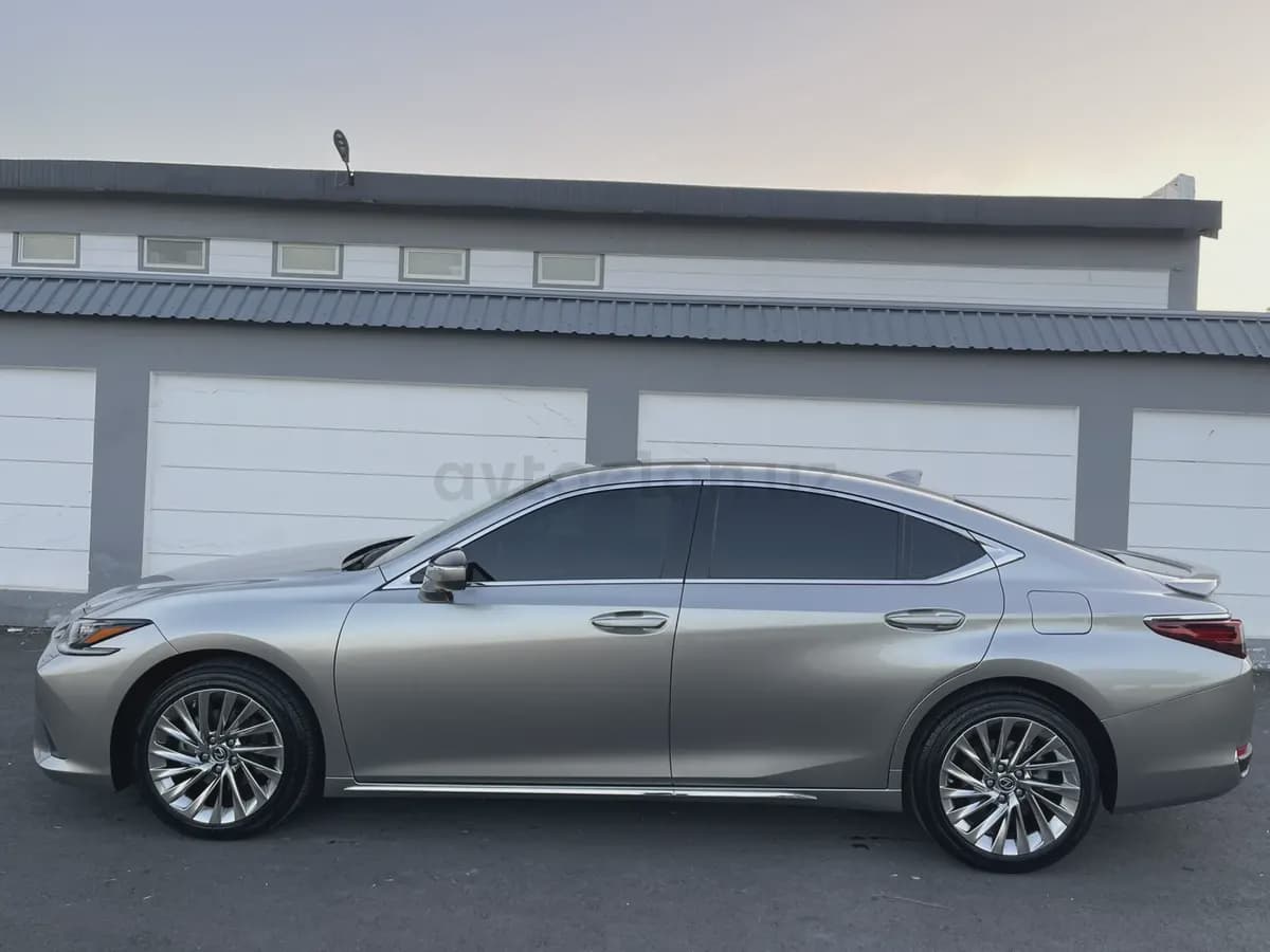Lexus ES 300 2025 — 5