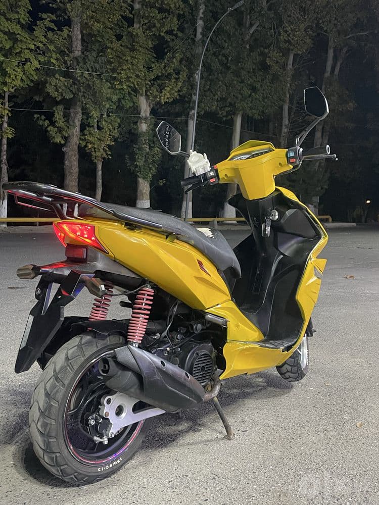 Skuter Moto sotiladi — 2