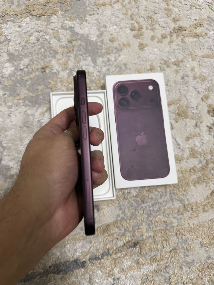 Iphone 18 pro burgundy — 2