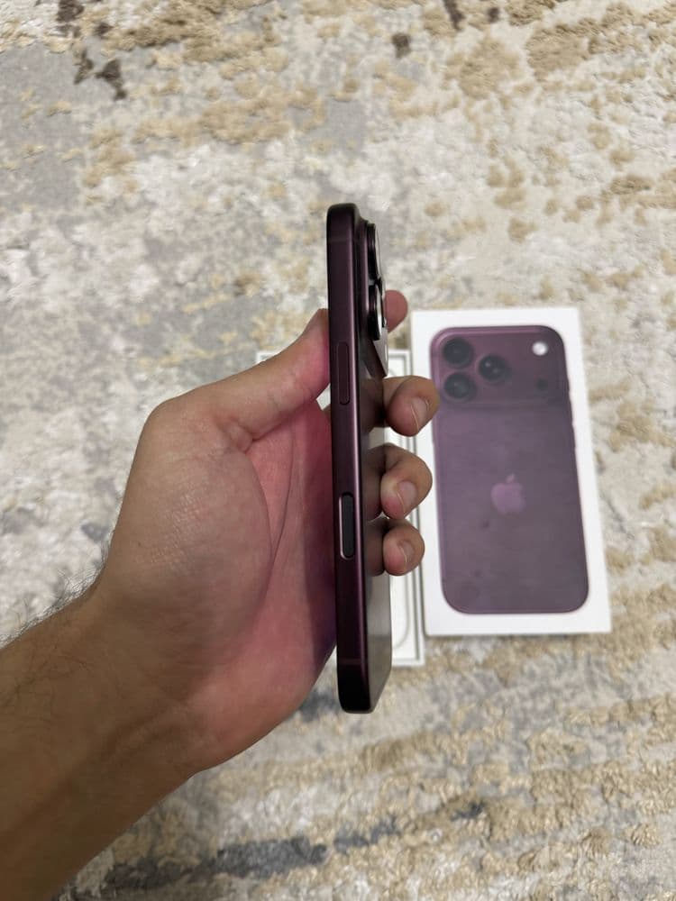 Iphone 18 pro burgundy — 3