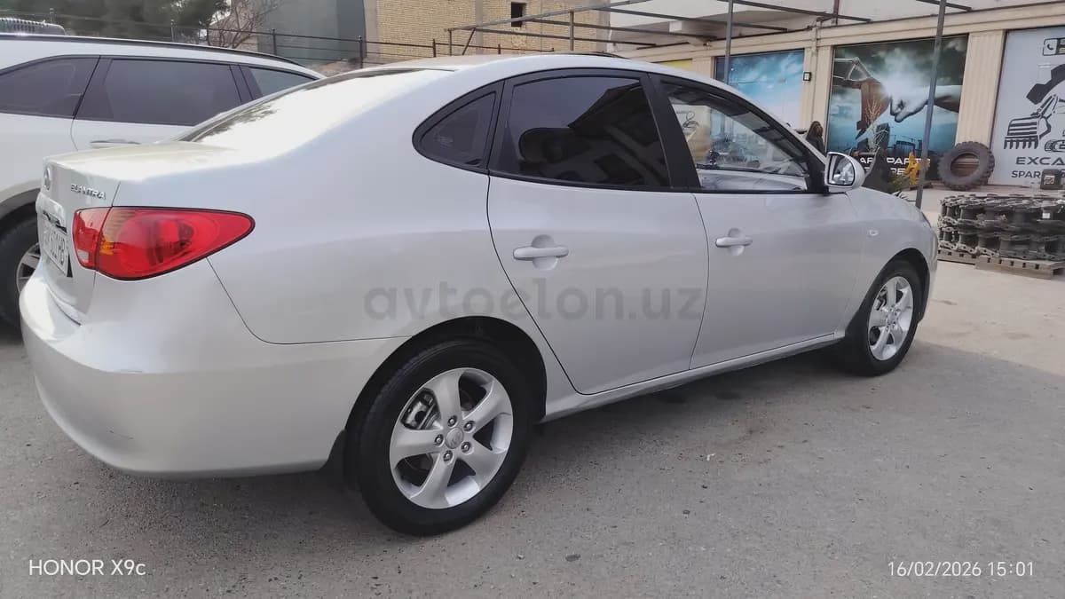 Hyundai Avante 2008 — 2