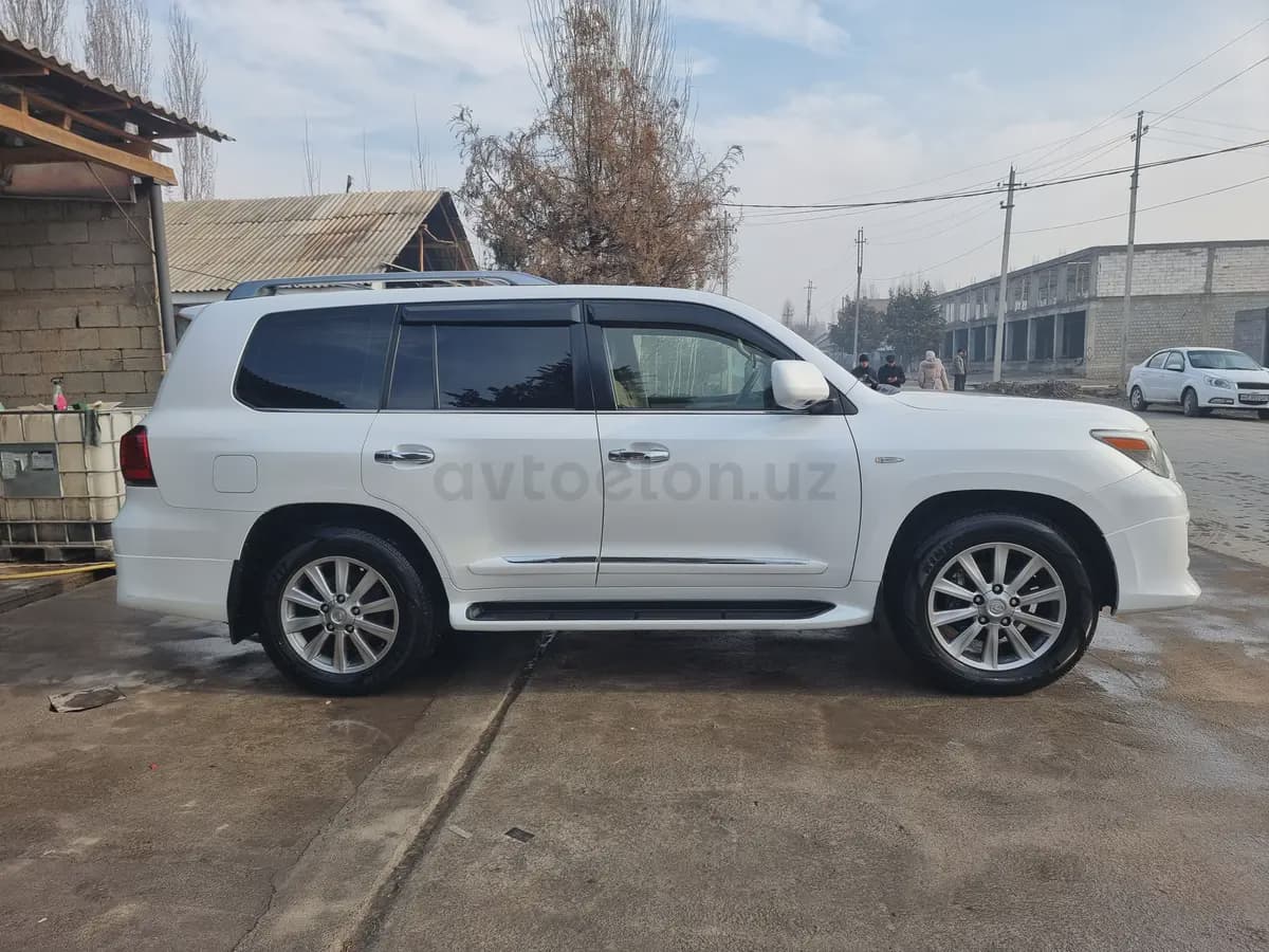 Lexus LX 570 2010 — 3