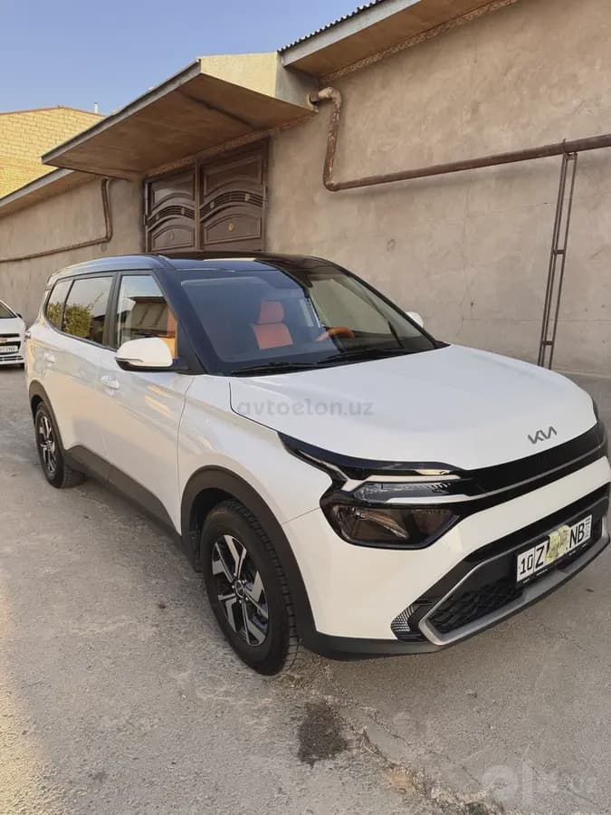 Kia Carens 2025 — 1