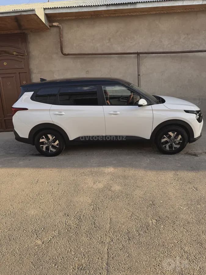 Kia Carens 2025 — 3