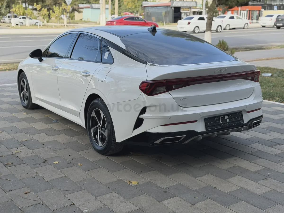 Kia K5 2023 — 4