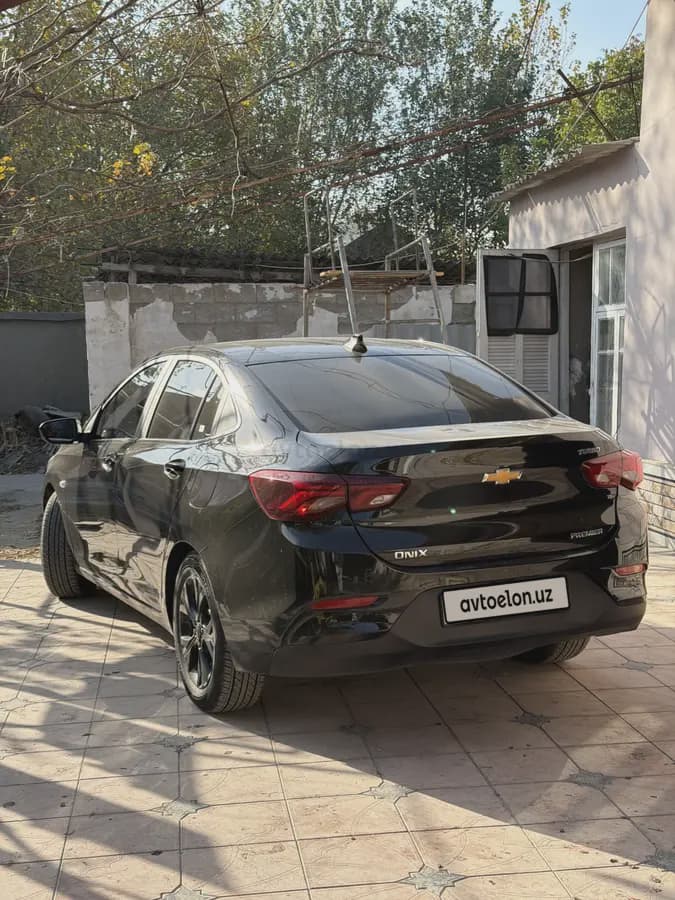 Chevrolet Onix 2023 — 2