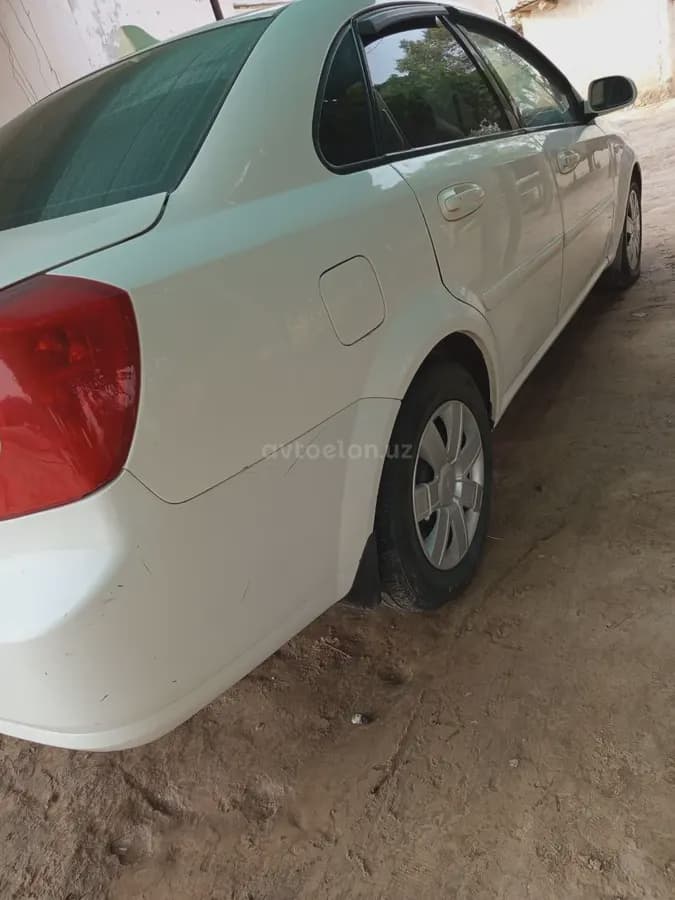Chevrolet Lacetti, 1 позиция Газ-бензин 2006 — 5