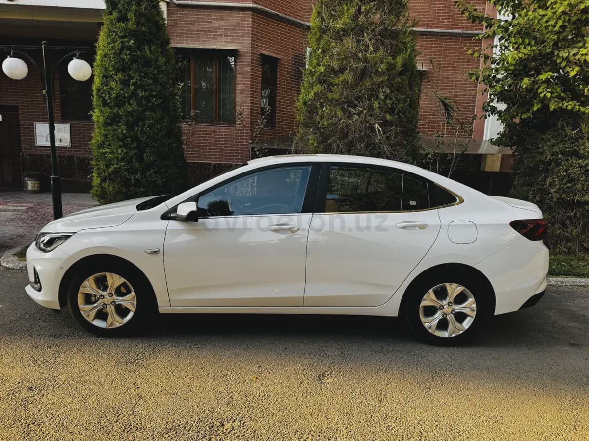 Chevrolet Onix 2023 — 2