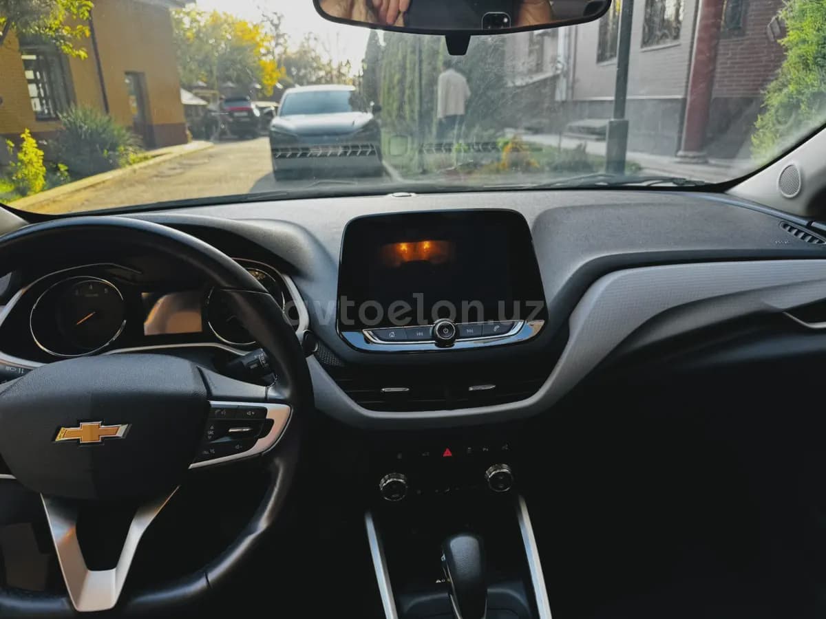 Chevrolet Onix 2023 — 3