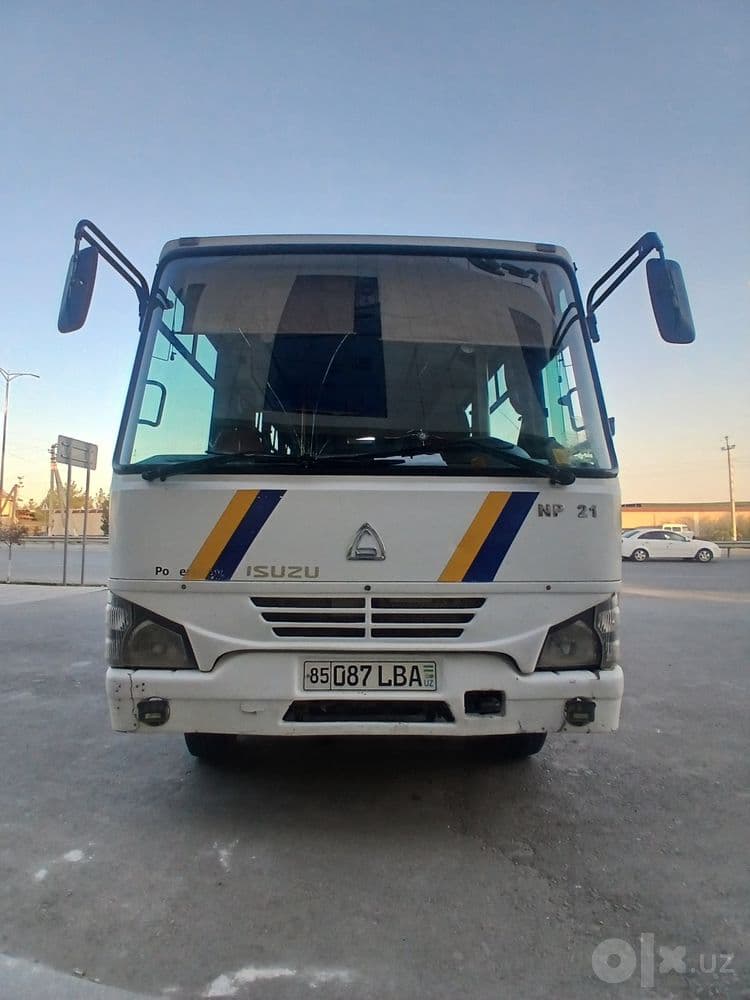 Avtobus Isuzu Np21 sotiladi 2007 tasolda mator zadnimos zoʻr — 6