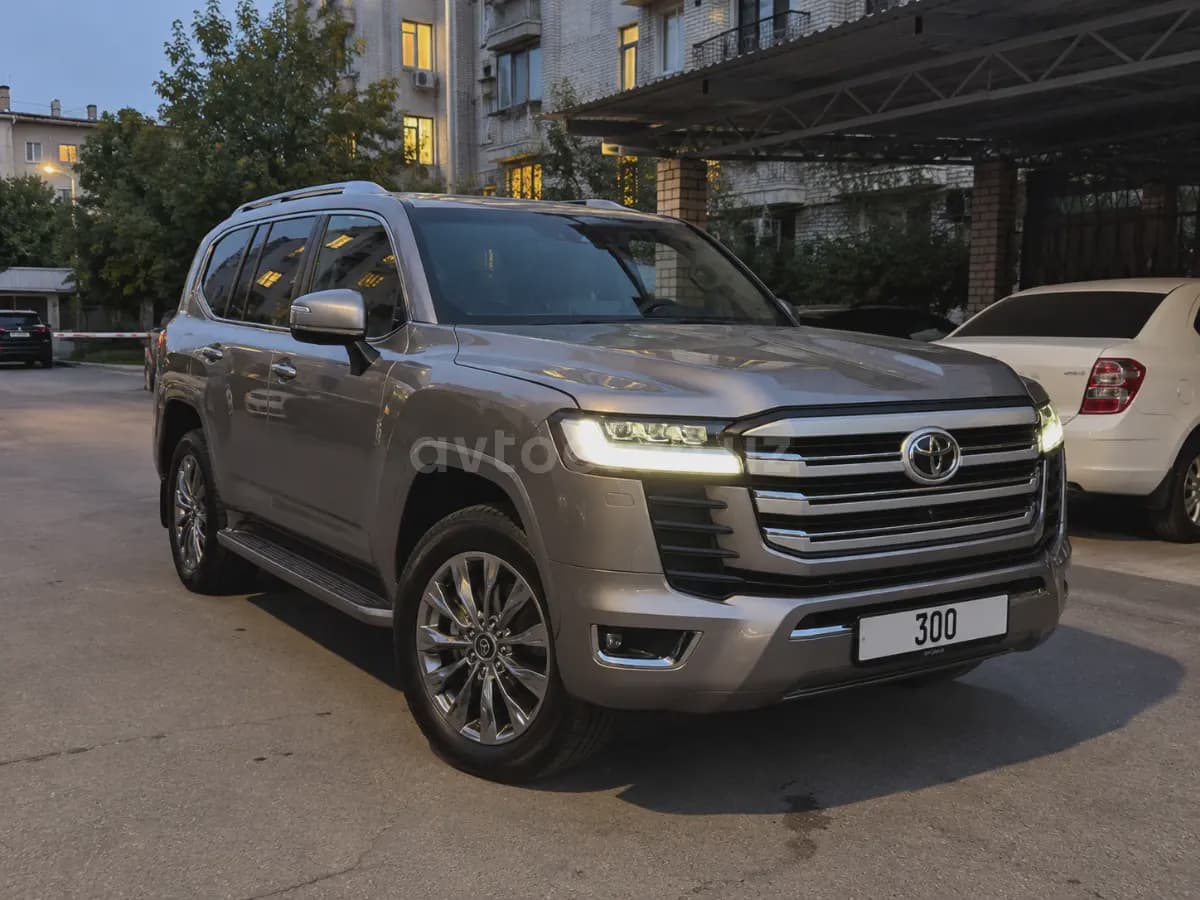 Toyota Land Cruiser 300 Prestige V8 2022 — 1