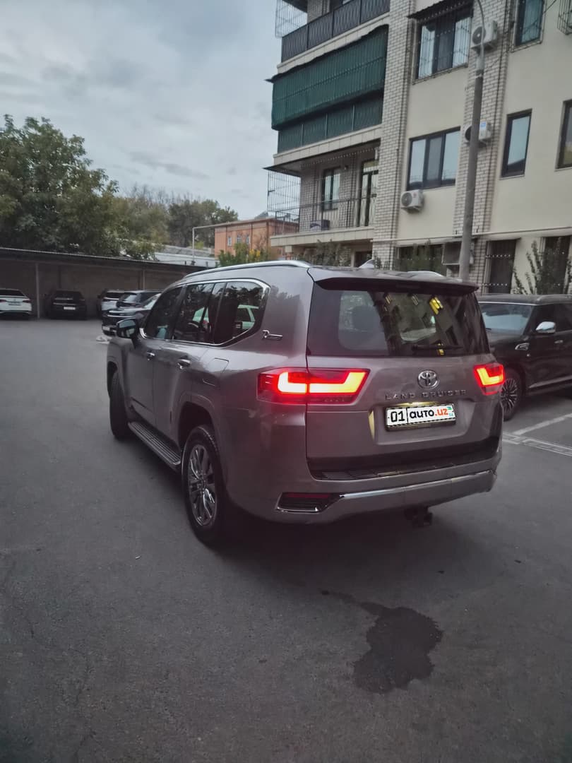 Toyota Land Cruiser 2022 — 7
