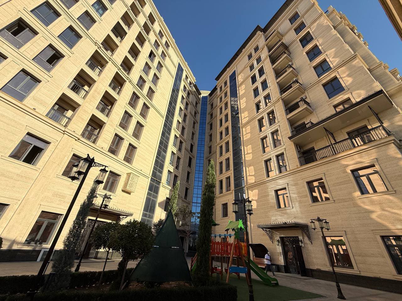Продаётся 3-х комнатная квартира в ЖК Wiston Ориентир: ул.Ниезбек Йули, Interhouse, ЖК Акай сити — 2