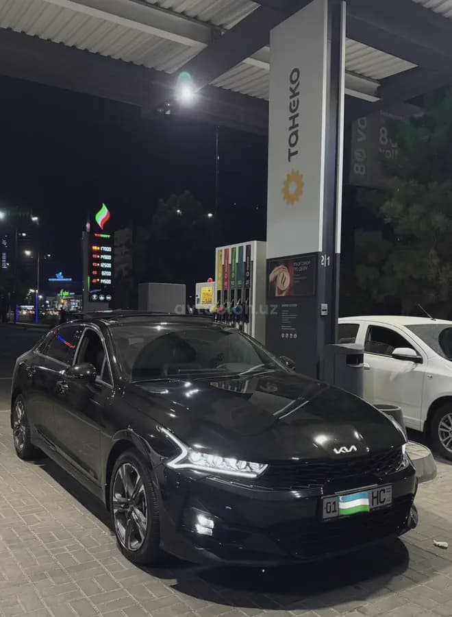 Kia K5 2023 — 2