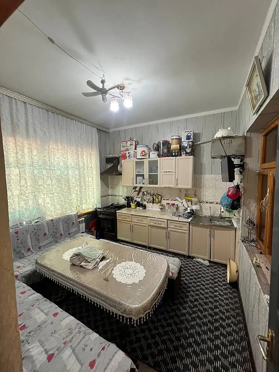 Hovli sotiladi 3sotix