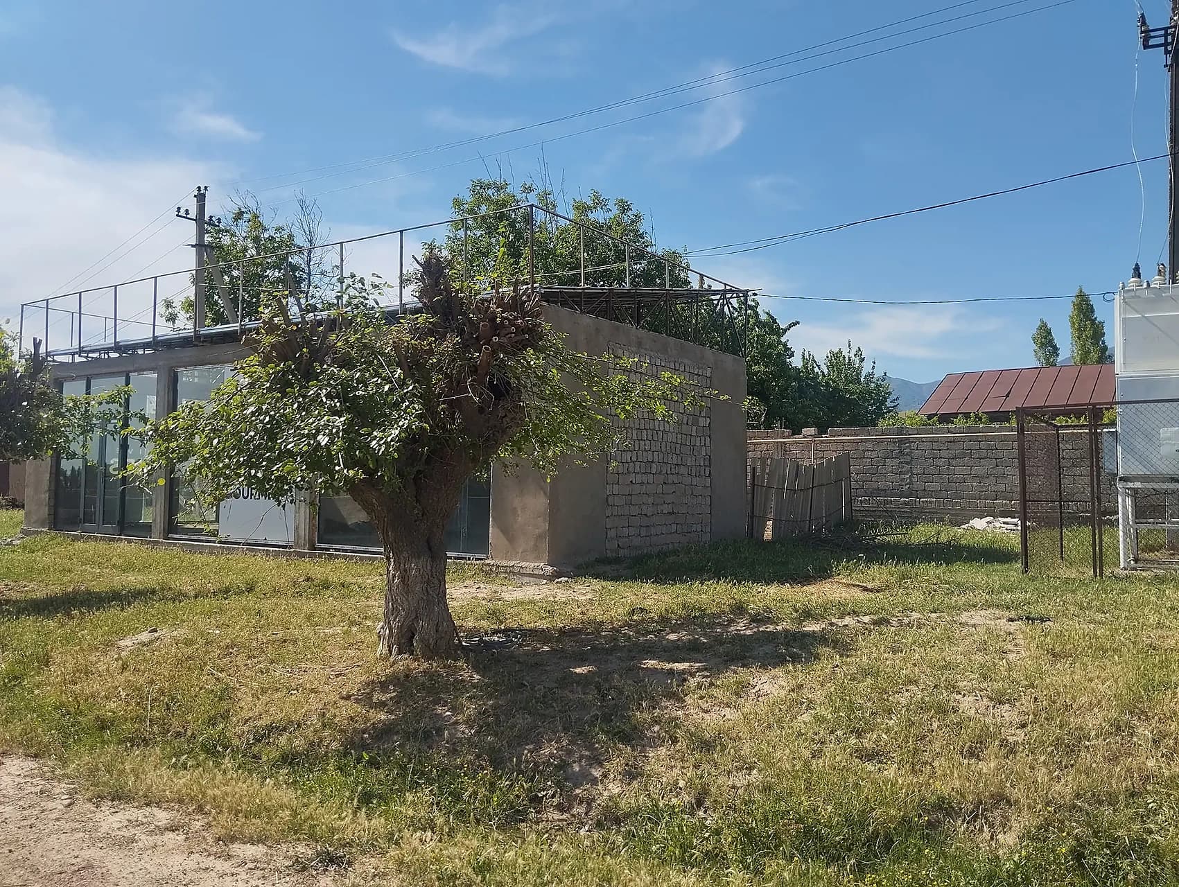 Докон хужжатлари бор, таииор нотариус оркали утказиб берилади Чимбоилик да жойлашкан +998774040597 — 1
