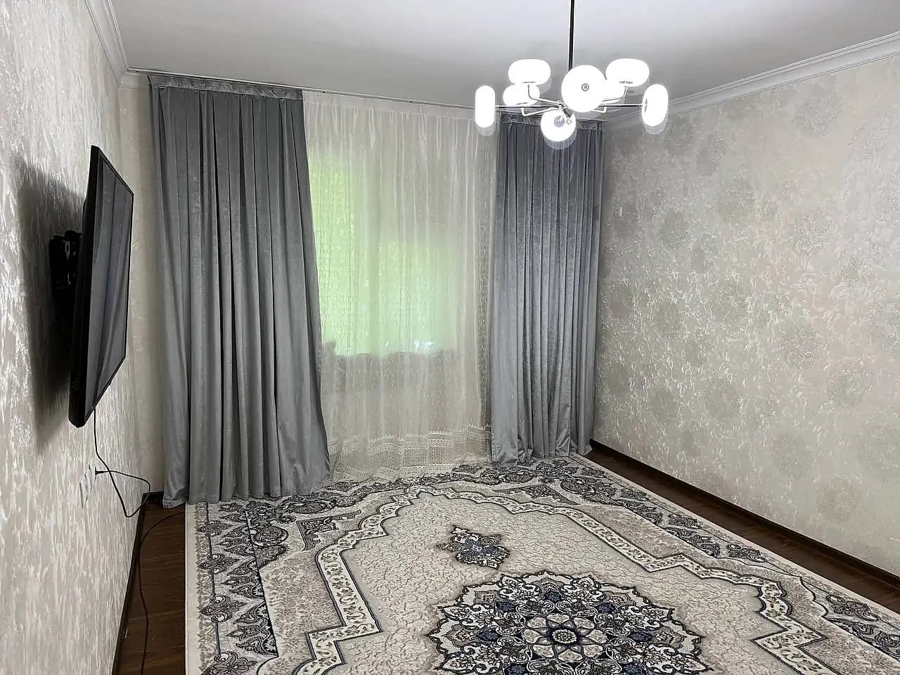 Srochna sotiladi sergli 8 xudud 3xona 1 etaj