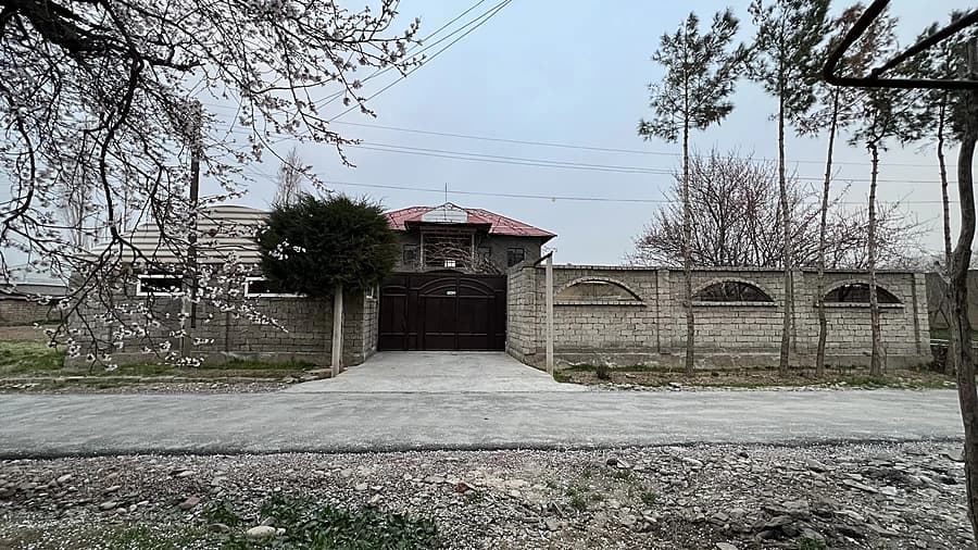 Yangibozor tarafda , yangi toshkentga yaqin joyda uy — 1