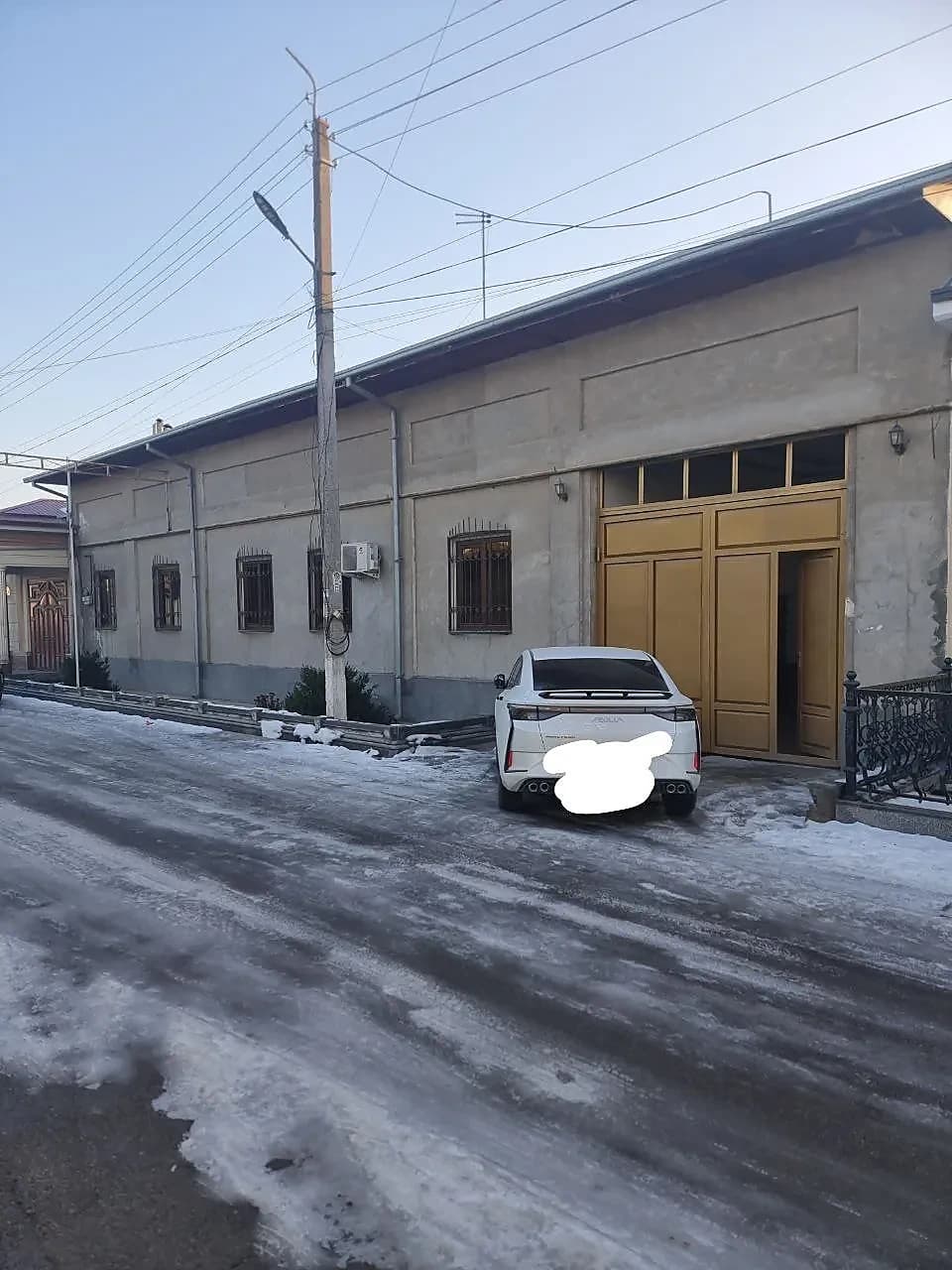 Uy sotiladi 10 sotix ozgina kam narhi 150000y.e. kelshlnadi srochniy — 1