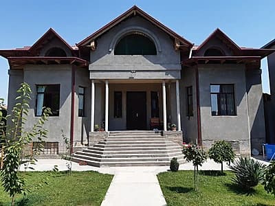 Hovli er narhida sotiladi — 1