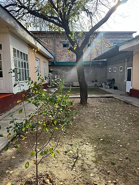Hovli sotiladi — 1