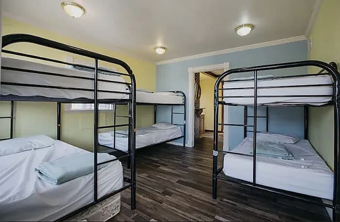 Hostel kunlik eng arzon narxlarda Bek baraka Abu saxiy chini bozor oldida — 1