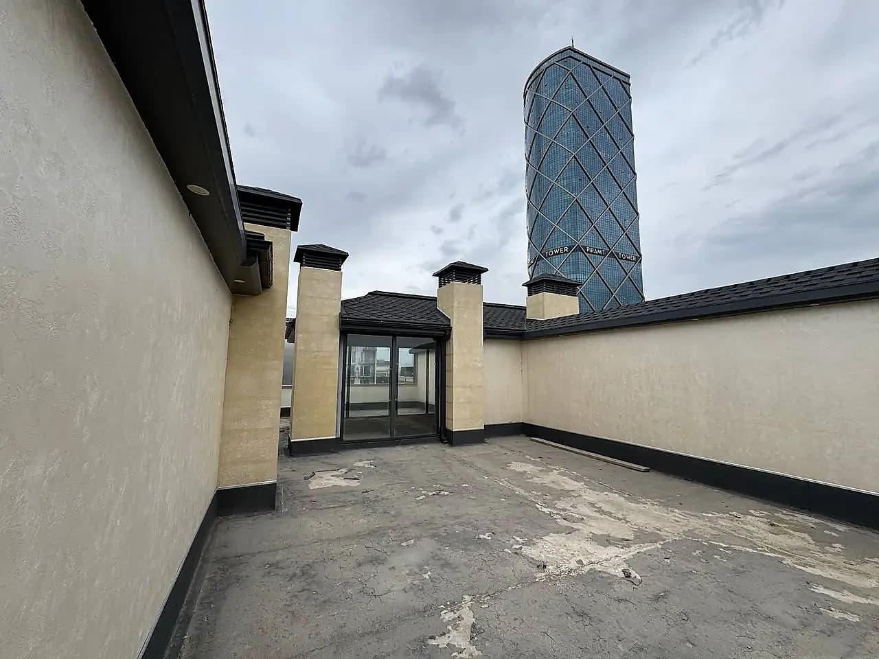 " CITY LIFE " 4/10-11/11 Ор-р PIRAMIT TOWER — 1