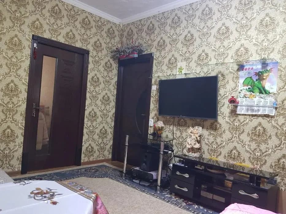 Чиланзар 8 2/4/4 Панельный дом 50m2 — 1