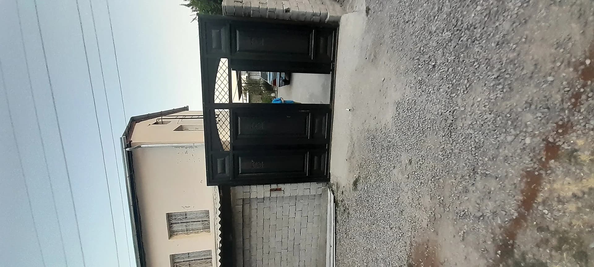 Продаёт дом — 1