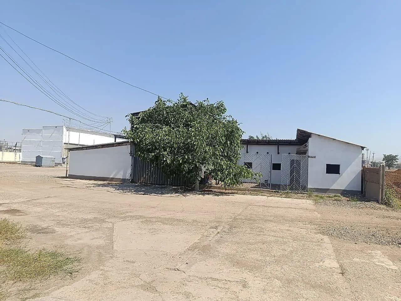 Прдается база в городе Ахангаран. Площадь территории 2,16 га. Есть ж/д ветка. — 1