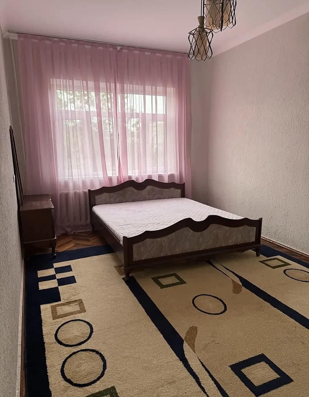 Yunusobod 5 kvartalda 1*2 xonali 1/4/5Hamma narsasi bor