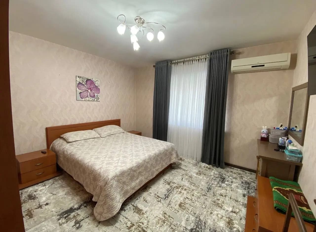 Продаётся 4 комнатная квартира Банковский дом Паркентский рынок — 1