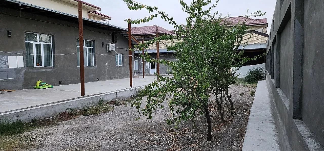 Участок под строительство в элитный махали Амир Темур. 120000 за сотку. — 1