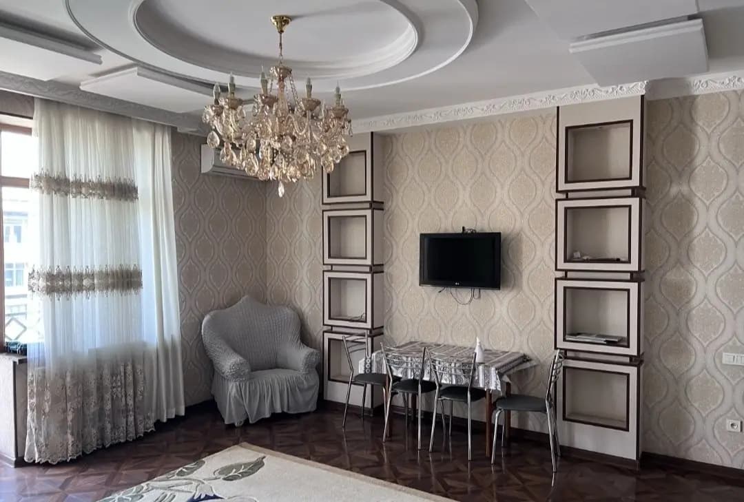 Аренда 2 комнатной квартиры Юнусабад 5-квартал Шохсарой ЖК Yetti Chinar (Golden House) — 1