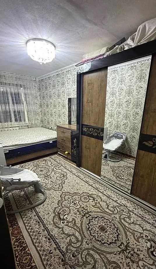 ~Чилонзор 17кв  2 хона каралевски етаж 4 етажли дом.