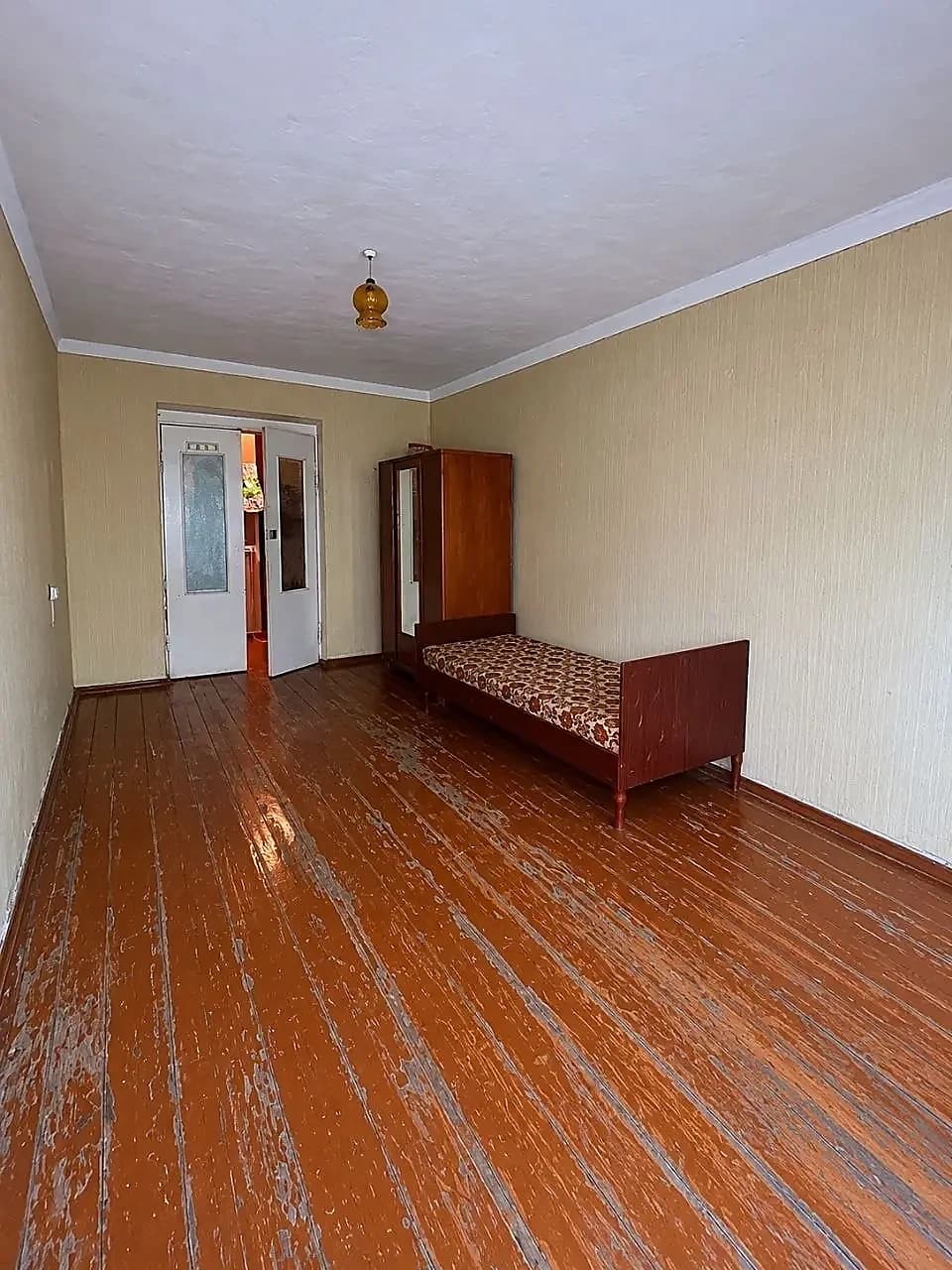 Чилонзор 25 кв 2 та балкон3*6 и 1*3