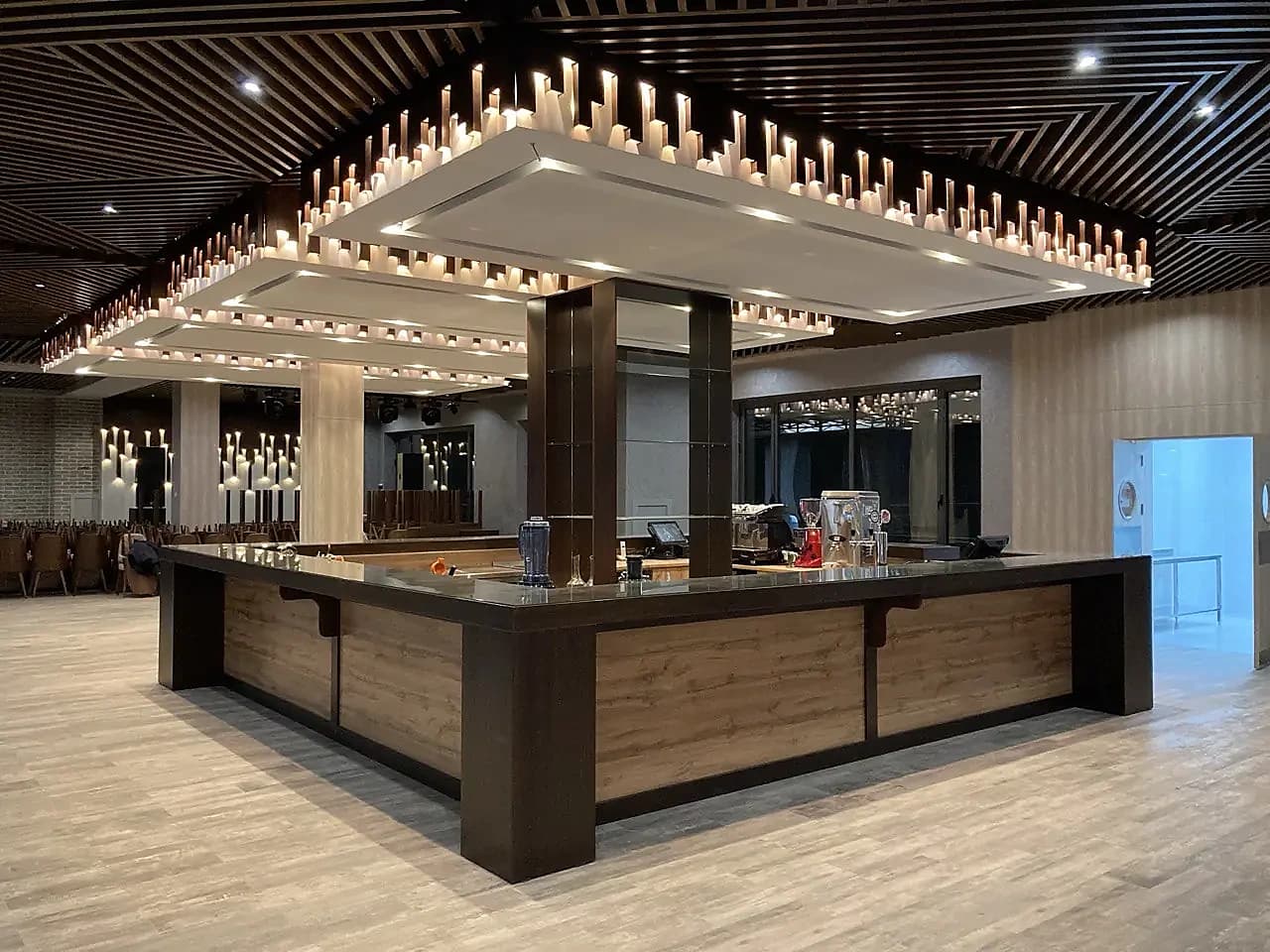 Restoran sotiladi yokida arendaga  beriladi Oladigan odam tel qilsa yana kelishilinadi — 1