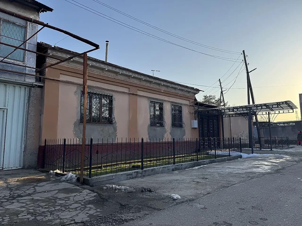 ТТЗ Куксарой тайёр ховли сотилади угловой жой — 1
