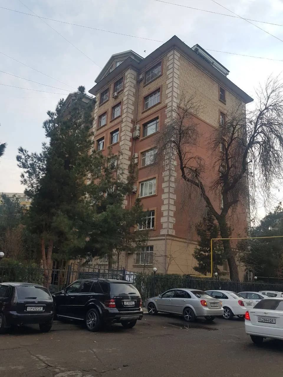 Продаётся 4-х комнатная квартира от Габус   Ориентир: ул.Моштабиб, бутик Гламур — 1