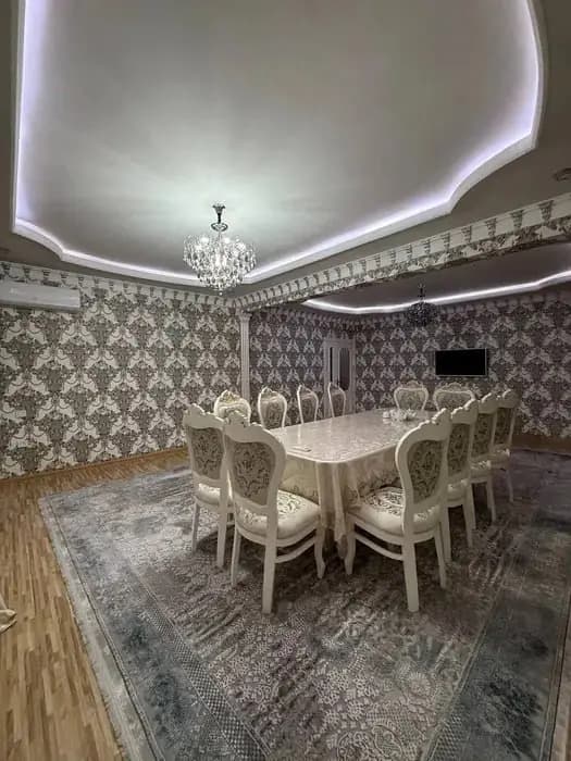Мирабад Нукусская - Ор-р  напротив бывший Гламур - 4в5/8/12  150м2 — 1
